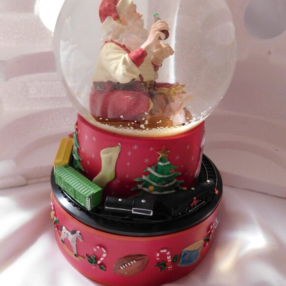 COPY - Hallmark Coca-Cola Santa Musical Snow Globe Train - Picture 6 of 13